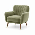 Fauteuil en velours vert avec pieds en bois et embouts métalliques